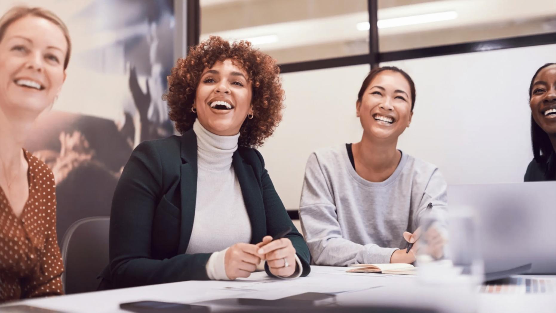 Équipe travaillant sur le développement de contenus pédagogiques